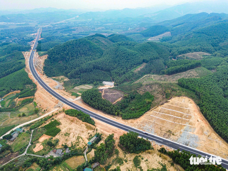 Ngắm cao tốc đi qua núi đồi Phú Thọ, Tuyên Quang- Ảnh 9.