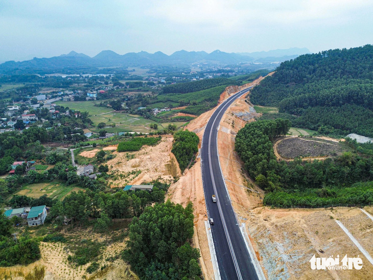 Ngắm cao tốc đi qua núi đồi Phú Thọ, Tuyên Quang- Ảnh 10.