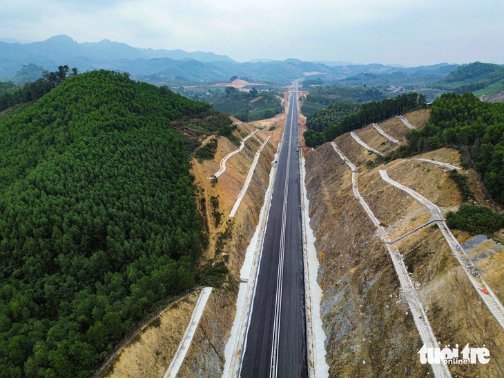 Ngắm cao tốc đi qua núi đồi Phú Thọ, Tuyên Quang- Ảnh 21.