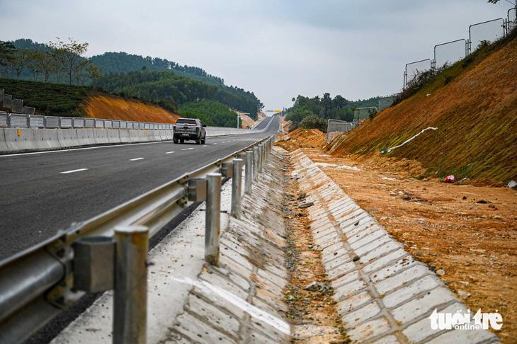 Ngắm cao tốc đi qua núi đồi Phú Thọ, Tuyên Quang- Ảnh 24.
