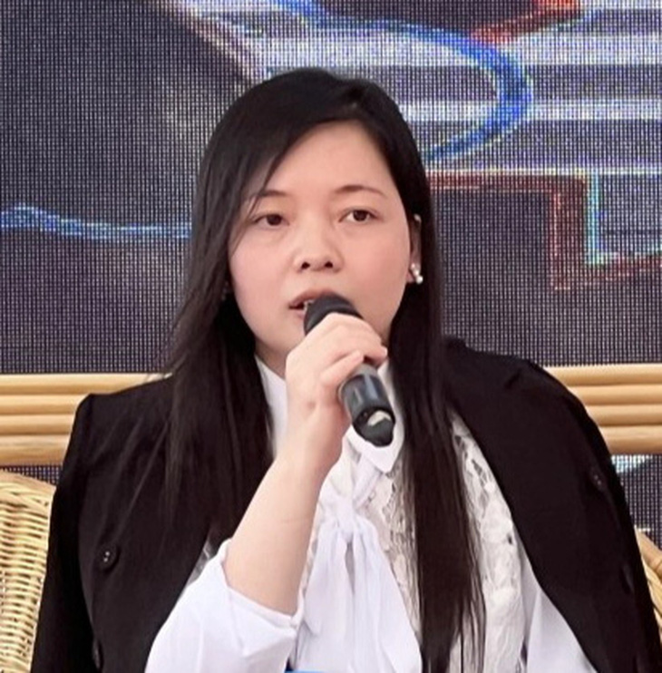 Nhà văn Thảo Trang phát biểu trong sự kiện 