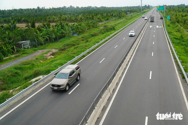 Cao tốc Trung Lương - Mỹ Thuận hiện chỉ cho xe chạy tốc độ tối đa 80km/h - Ảnh: MẬU TRƯỜNG