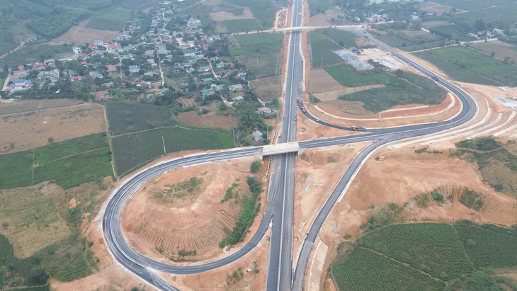Đường cao tốc Tuyên Quang - Phú Thọ mới đưa vào sử dụng - Ảnh: HỒNG QUANG