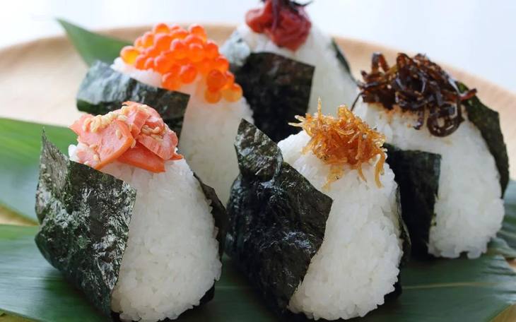 Cơm nắm onigiri của Nhật được chọn là món ăn của năm