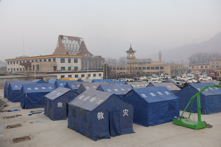 Lều cho người dân sơ tán ở Cam Túc - Ảnh: AFP