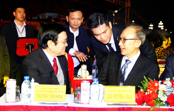 Nguyên chủ tịch nước Trương Tấn Sang và cựu tổng thống Hàn Quốc Lee Myung Bak tại sự kiện ở Thái Bình vào ngày 1-12-2023 - Ảnh: T.KIÊN