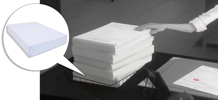 Số lượng giấy trên bàn tương đương với 5 ream (ram) A4, có thể ước lượng khoảng 2.500 chiếc máy bay giấy trong phim Paperman