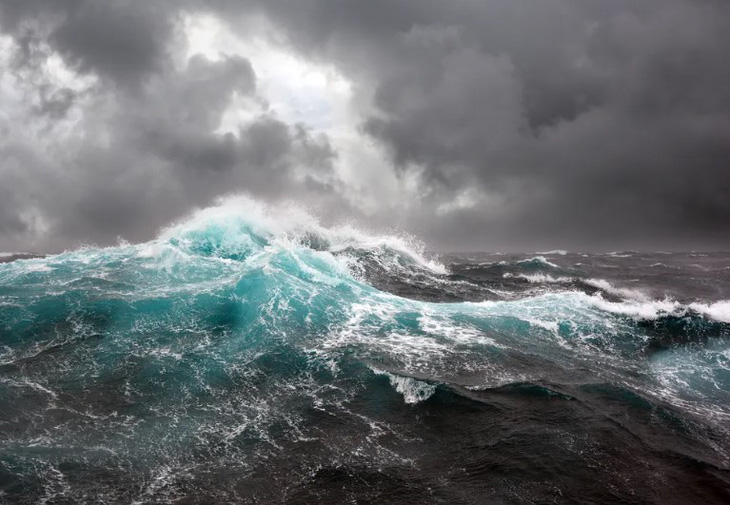 Khi hành tinh ấm lên, những con sóng này thu được năng lượng cao  tàn phá vùng ven biển - Ảnh: METEORED
