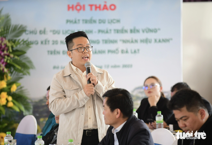 Tác giả Phan Khương, một người con của Đà Lạt đang làm việc tại TP.HCM, đoạt giải nhất &quot;Hiến kế phát triển du lịch Đà Lạt bền vững&quot; - Ảnh: QUANG ĐỊNH