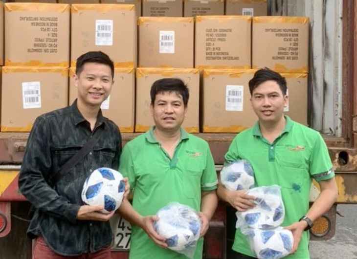 VFF đã tiếp nhận hơn 50.000 trái bóng FIFA hỗ trợ để phát triển bóng đá học đường tại Việt Nam - Ảnh: VFF