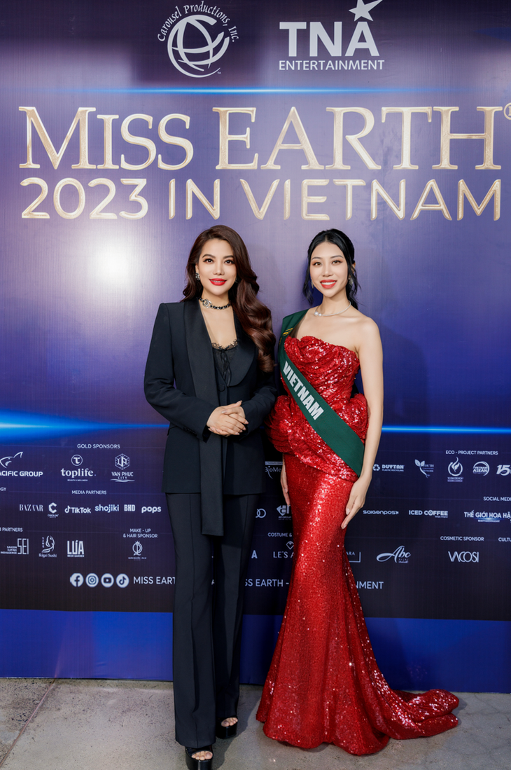 Trưởng ban tổ chức Miss Earth 2023 Trương Ngọc Ánh và Miss Earth Vietnam Đỗ Lan Anh