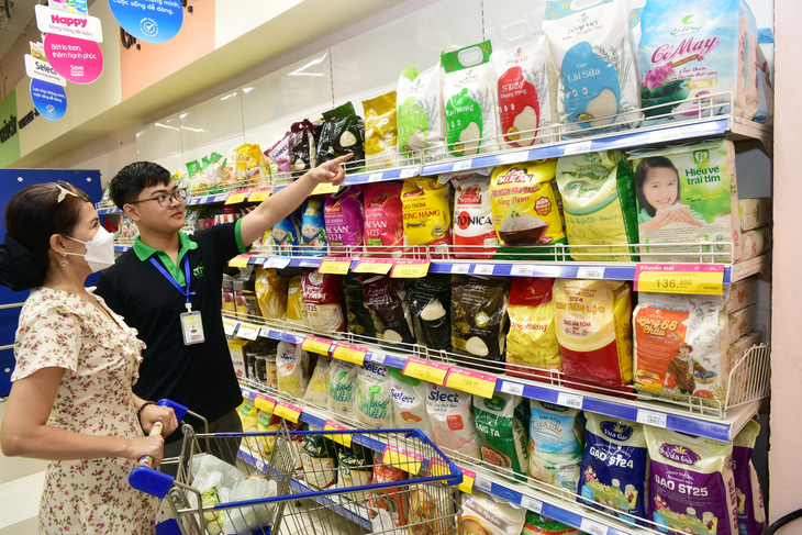 Nhiều thương hiệu gạo Việt lên kệ siêu thị - Ảnh: T.T.D.