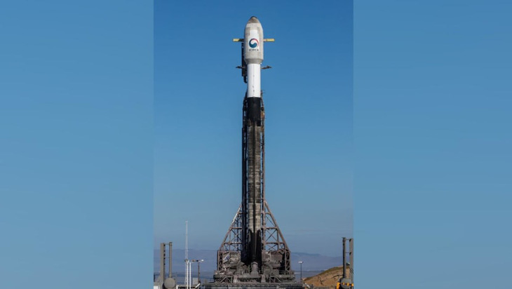 Tên lửa Falcon 9 của SpaceX đưa vệ tinh do thám Hàn Quốc lên quỹ đạo từ căn cứ lực lượng không gian Vandenberg (California, Mỹ) - Ảnh: SpaceX