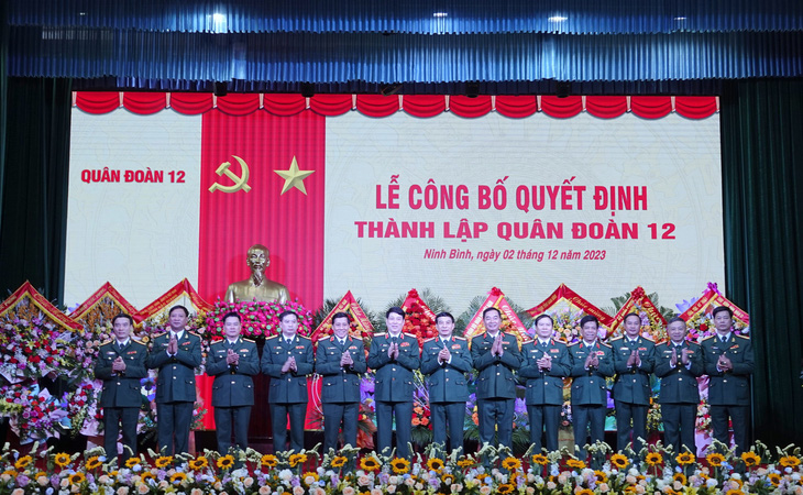 Công bố quyết định thành lập Quân đoàn 12 tại Ninh Bình - Ảnh: THỤY DU