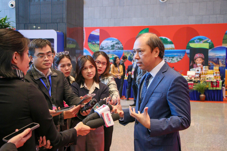 Đại sứ Việt Nam tại Mỹ Nguyễn Quốc Dũng trao đổi với báo chí - Ảnh: DUY LINH