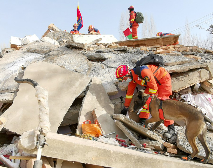 Số người chết do động đất ở Trung Quốc tăng lên 127- Ảnh 1.