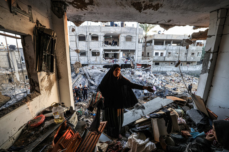 Một tòa nhà bị Israel đánh bom ở thành phố Rafah, miền nam Dải Gaza, ngày 19-12 - Ảnh: AFP