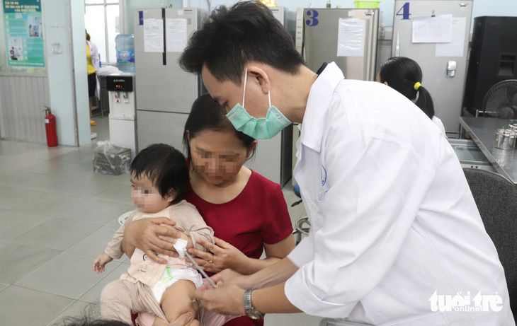 Trẻ em ở TP.HCM được tiêm vắc xin phòng bệnh - Ảnh: XUÂN MAI 