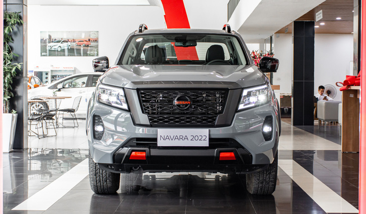 Nissan Navara đang tìm cách rút ngắn khoảng cách với Ford Ranger về giá bán - Ảnh: Đại lý Nissan/Facebook