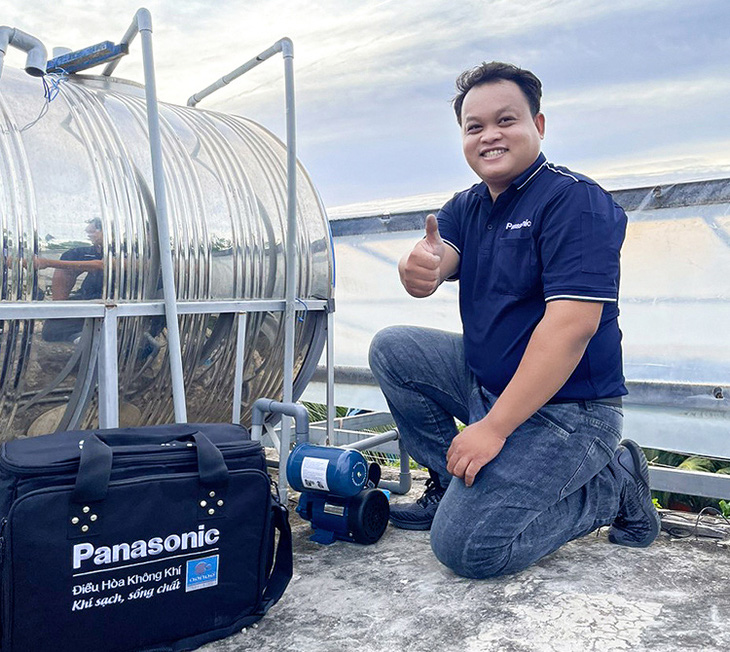 Kỹ thuật viên Panasonic đã lắp đặt bộ đôi song bơm để nâng cấp sức nước cho một homestay tại Bình Thuận, Phan Thiết. Ảnh: Panasonic