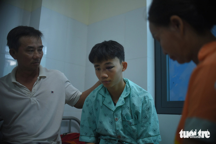 Em Nguyễn Thành Thương - nam sinh bị bạn học đánh hội đồng đến vỡ mũi - Ảnh: LÂM THIÊN