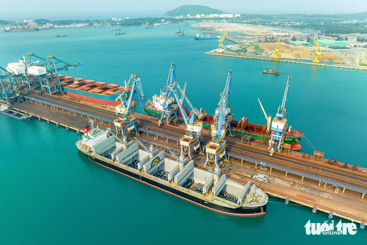 Cảng nước sâu Dung Quất là lợi thế rất lớn cho hoạt động xuất nhập khẩu của Quảng Ngãi - Ảnh: N.T.