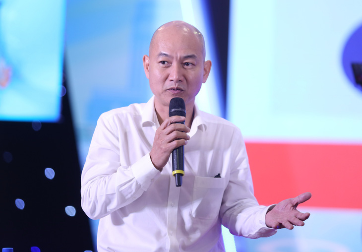 Ông Nguyễn Nguyên Phương, phó giám đốc Sở Công Thương TP.HCM, chia sẻ tại hội nghị - Ảnh: PHƯƠNG QUYÊN
