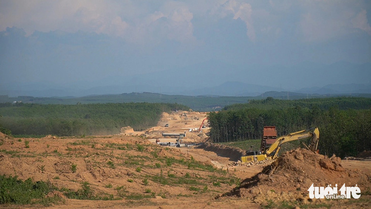 Dự án cao tốc Cam Lộ - Vạn Ninh qua tỉnh Quảng Trị đang chậm tiến độ mặt bằng - Ảnh: A.V.