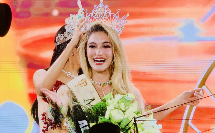 Thí sinh Drita Ziri đến từ Albania đăng quang Miss Earth 2023 - Ành chụp màn hình