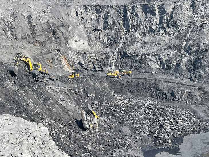 Hiện trường nơi xảy ra vụ sạt lở tầng khai thác than thuộc Công ty CP than Cọc Sáu, tỉnh Quảng Ninh làm 7 người thương vong - Ảnh: N.KH