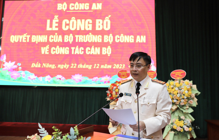 Đại tá Nguyên Thanh Liêm - giám đốc Công an tỉnh Đắk Nông phát biểu nhận nhiệm vụ - Ảnh: MINH QUỲNH