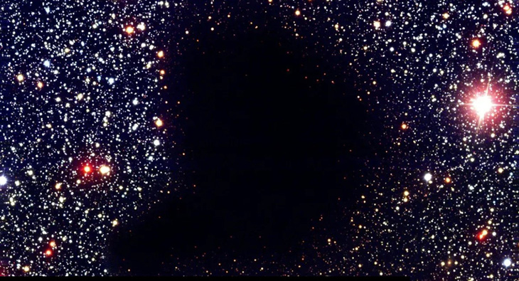 Tinh vân tối Barnard 68, nơi các ngôi sao không thể nhìn thấy bằng ánh sáng thường do có một đám mây hạt bụi - Ảnh: ESO