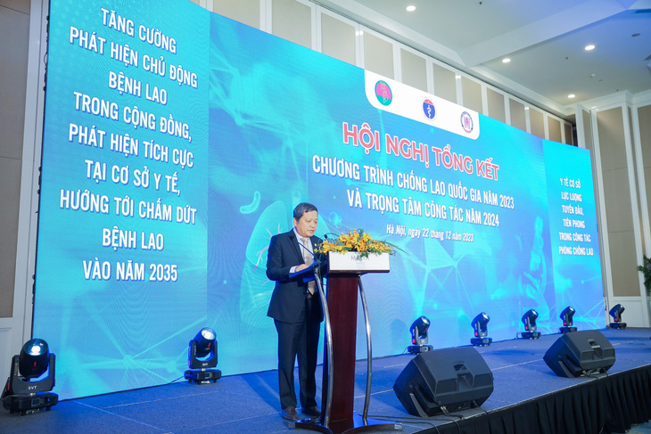 Ông Đinh Văn Lượng, giám đốc Bệnh viện Phổi trung ương, phát biểu tại hội nghị - Ảnh: NGỌC KHÁNH