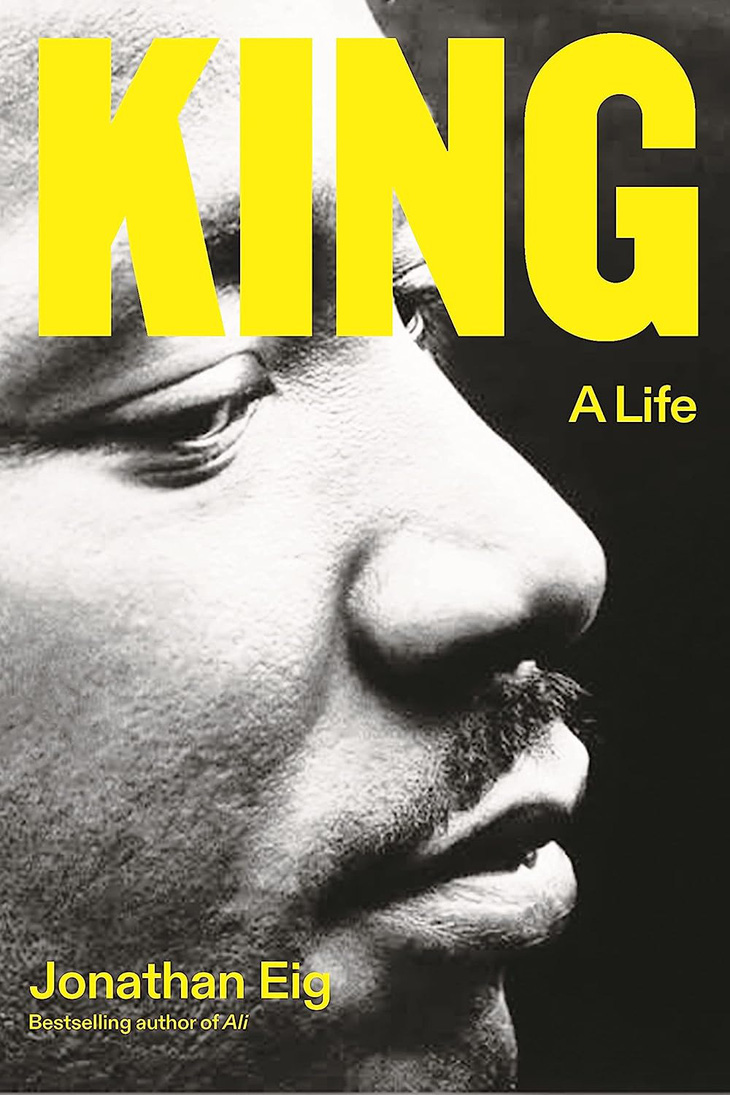 King: A Life là cuốn sách mới nhất của nhà viết tiểu sử nổi tiếng Jonathan Eig. Tác phẩm đi sâu vào cuộc đời của biểu tượng dân quyền Martin Luther King Jr.  Đây là cuốn tiểu sử bao gồm các hồ sơ FBI được đưa ra ánh sáng gần đây về nguồn gốc gia đình Martin Luther King Jr, mối quan hệ của ông với vợ, cha và đồng nghiệp.