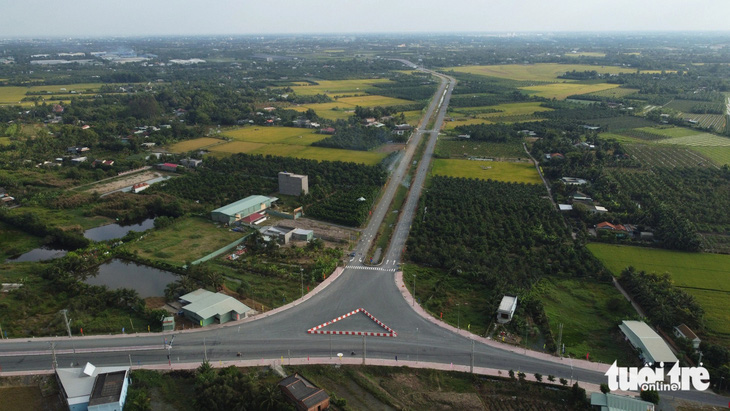 Đường vành đai TP Tân An nhìn từ trên cao - Ảnh: SƠN LÂM