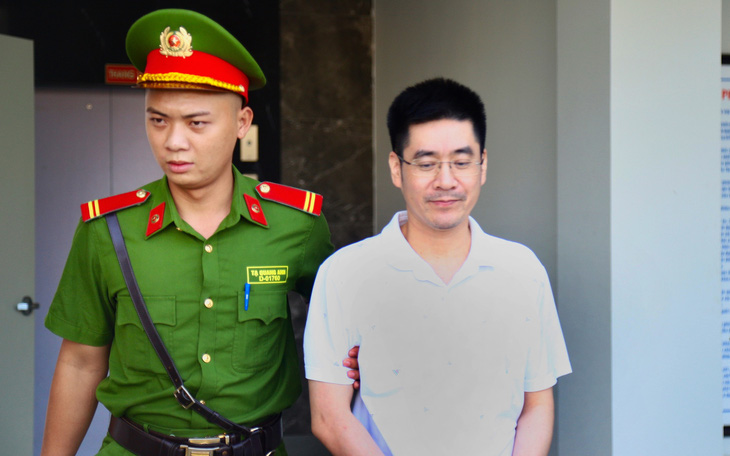 Cựu điều tra viên Hoàng Văn Hưng bất ngờ nhận tội, nộp lại 18,8 tỉ lừa chạy án