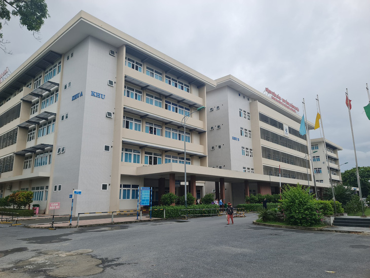 Từ tháng 3-2023, Bệnh viện đa khoa tư nhân Phúc Hưng không tiếp nhận bất kỳ bác sĩ nào từ Bệnh viện Sản Nhi và Bệnh viện Đa khoa tỉnh Quảng Ngãi sang làm việc - Ảnh: T.M.