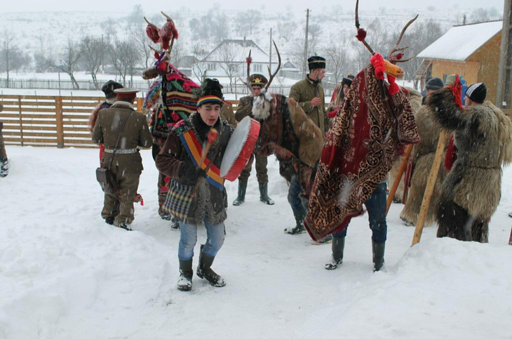 Người dân Romania hóa trang thành động vật để ăn mừng Giáng sinh - Ảnh: ROMANIA INSIDER