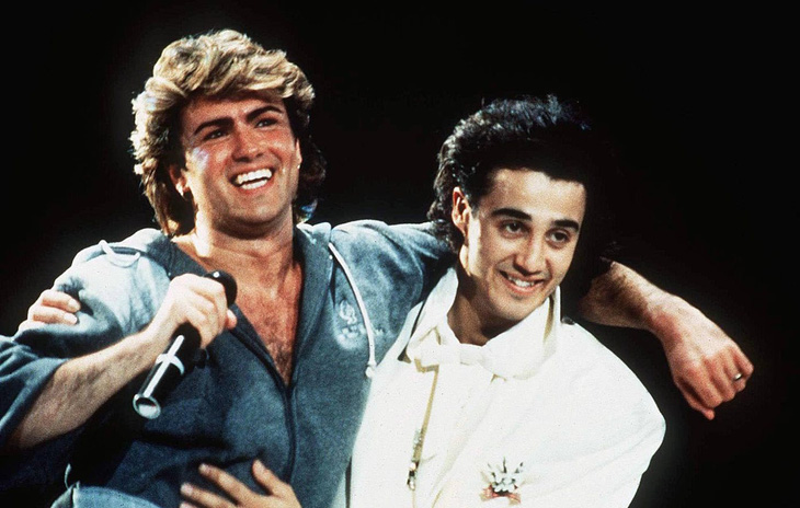 George Michael (trái) và Andrew Ridgeley tại buổi hòa nhạc ở Vương quốc Anh năm 1985 - Ảnh: Getty Images