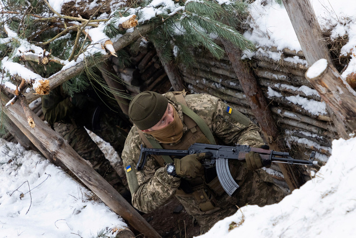 Chiến thuật của Nga là sử dụng hơi cay xua lực lượng Ukraine khỏi vị trí để tấn công - Ảnh: AFP