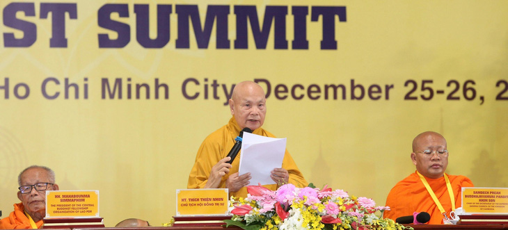 Hòa thượng Thích Thiện Nhơn - phó pháp chủ, chủ tịch Hội đồng Trị sự Giáo hội Phật giáo Việt Nam - phát biểu chào mừng - Ảnh: HOÀI PHƯƠNG