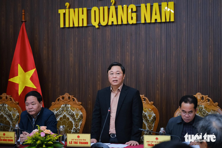 Ông Lê Trí Thanh, chủ tịch UBND tỉnh Quảng Nam, trả lời báo chí tại buổi họp báo năm 2023 - Ảnh: TẤN LỰC 