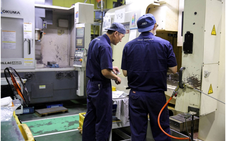 Thủ tướng Nhật Bản yêu cầu các công ty tăng lương nhiều hơn cho người lao động