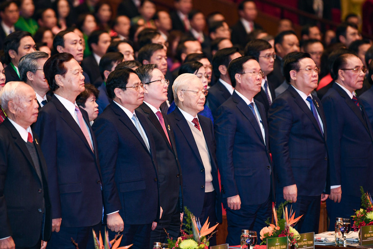 Tổng bí thư Nguyễn Phú Trọng cùng đại diện lãnh đạo, nguyên lãnh đạo Đảng, Nhà nước, Mặt trận Tổ quốc dự đại hội sáng 26-12 - Ảnh: NAM TRẦN