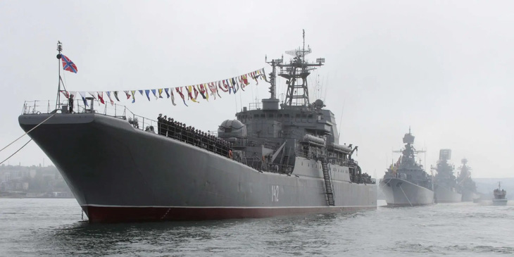 Tàu Novocherkassk của Hạm đội Biển Đen Nga - Ảnh: REUTERS