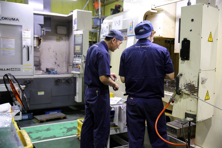 Thủ tướng Nhật Bản yêu cầu các công ty tăng lương nhiều hơn cho người lao động- Ảnh 1.