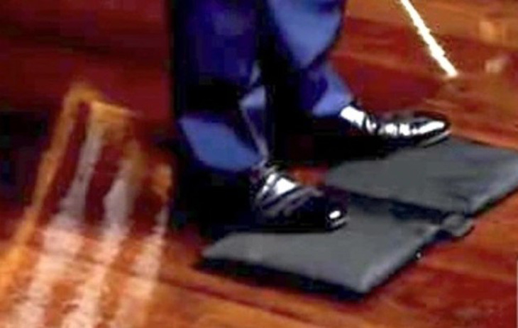 Miếng đệm chân của ông Trump tại Mar-a-Lago - Ảnh: X