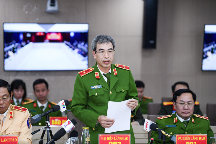 Thiếu tướng Nguyễn Văn Thành - cục phó C03 - thông tin về kết quả điều tra giai đoạn 2 vụ Vạn Thịnh Phát - Ảnh: NAM TRẦN
