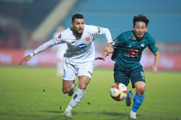 Minh Vương (phải), một trong những cầu thủ được kỳ vọng nhất ở Hoàng Anh Gia Lai - Ảnh: Hoàng Anh Gia Lai FC