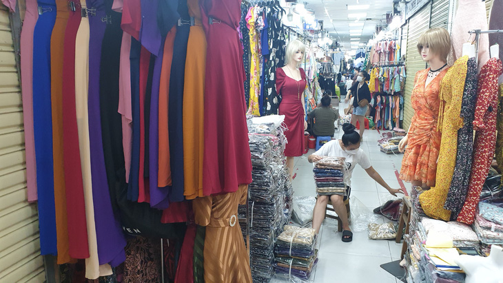 Tình trạng ế ẩm tại các chợ sỉ, chợ truyền thống khiến nhiều tiểu thương gặp khó khăn - Ảnh: N.TRÍ